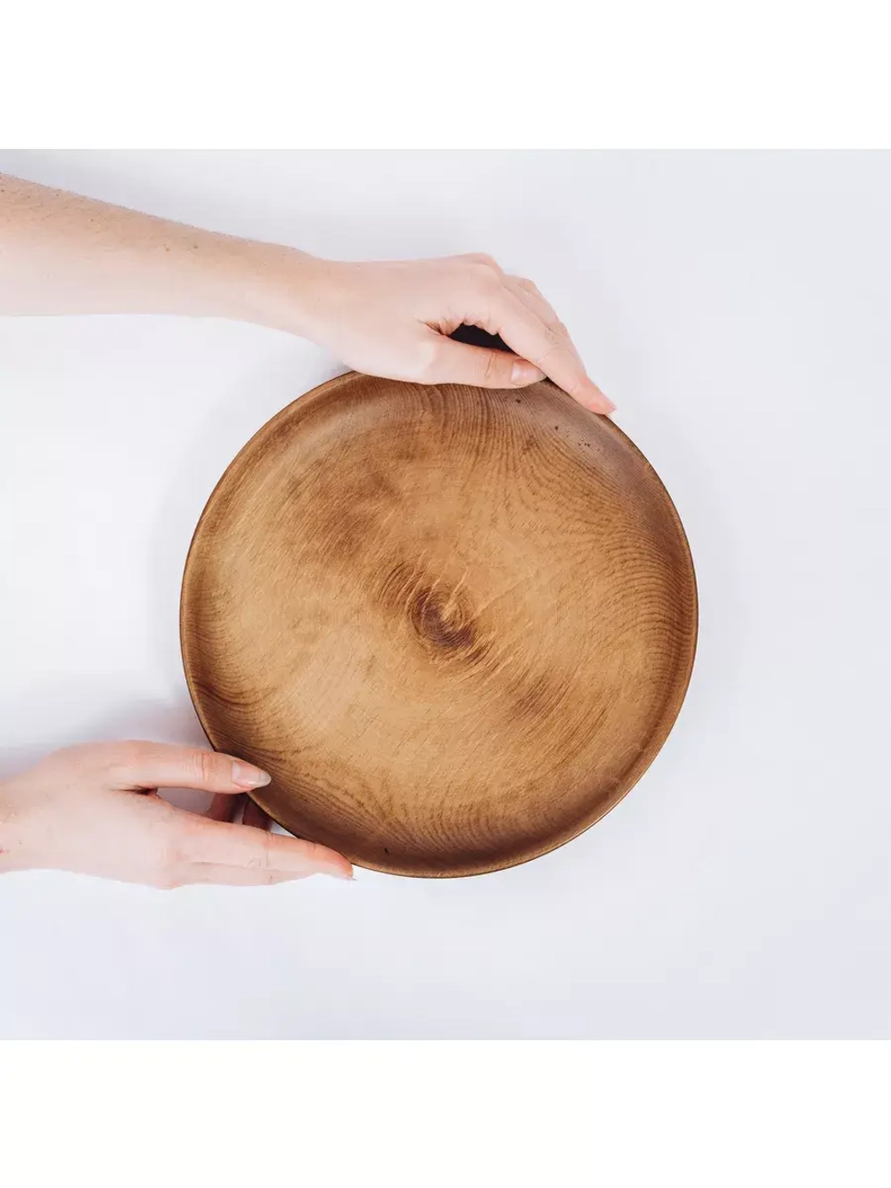 Плоская тарелка из дерева сибирский кедр