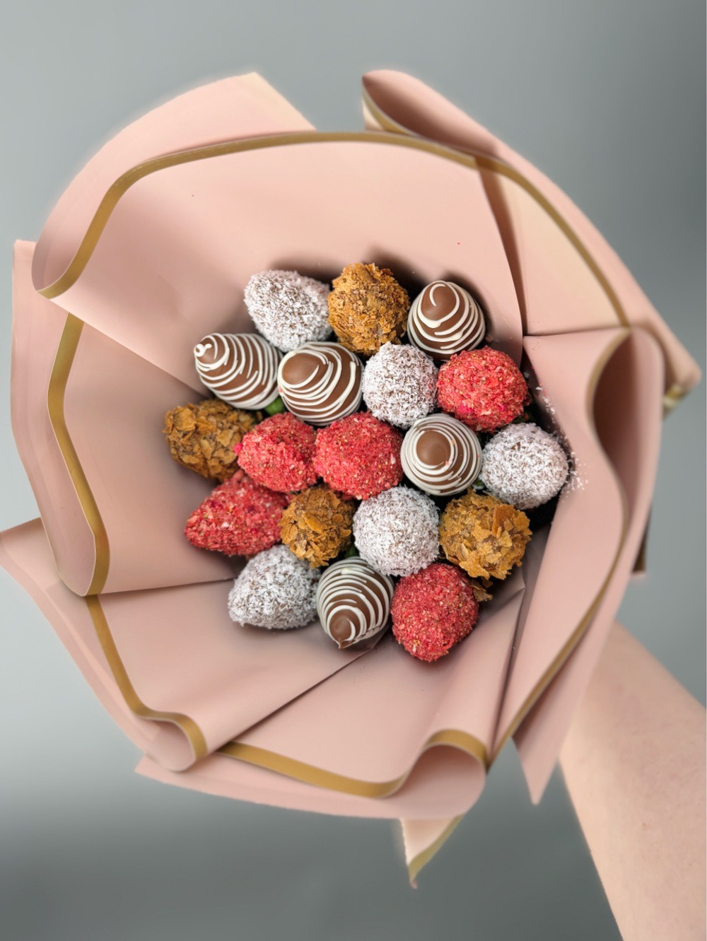 Букет клубники в шоколаде «Конфетти», 19 ягод