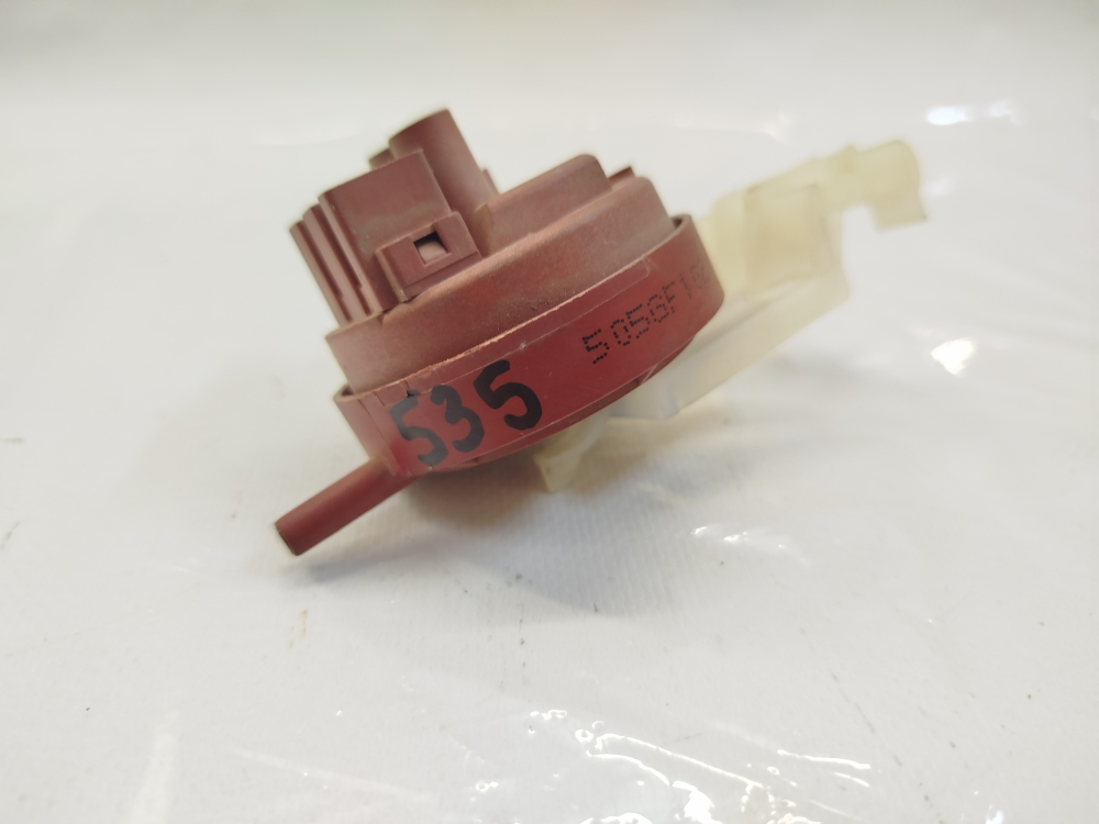 535 Датчик уровня воды (Прессостат) для стиральной машины Indesit 505GF102 90-65-330 б/у