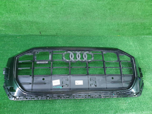 Решетка радиатора Audi Q8 (2018-2023)