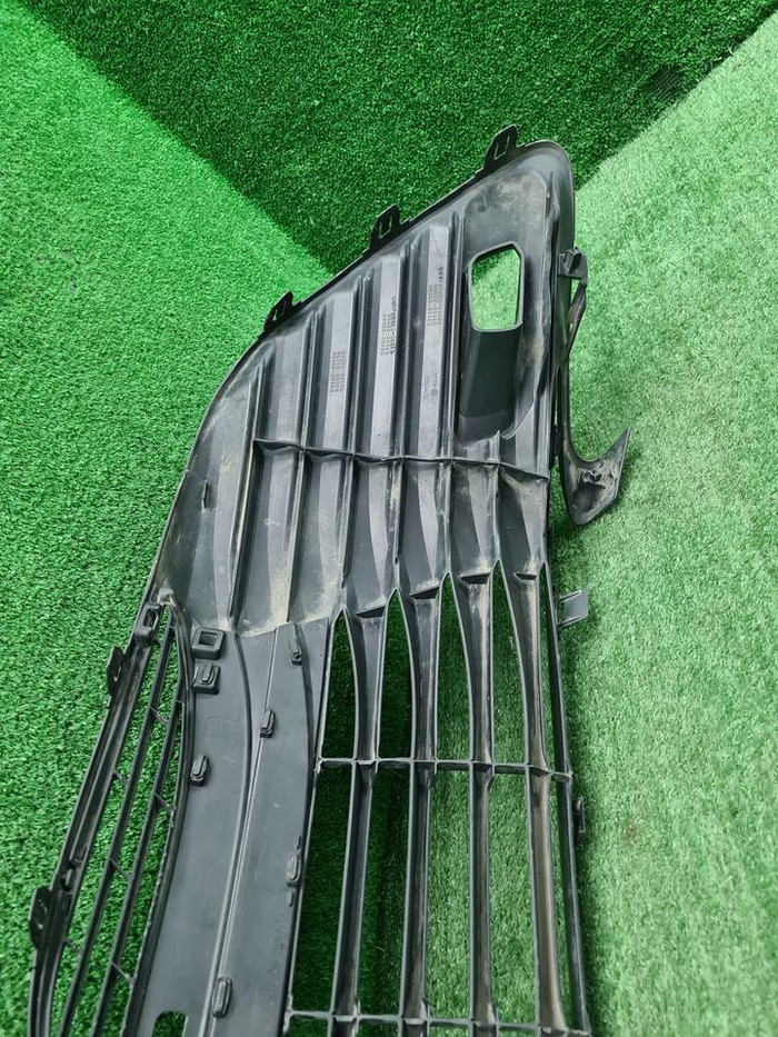 Решетка переднего бампера Toyota Camry xv70 17-21