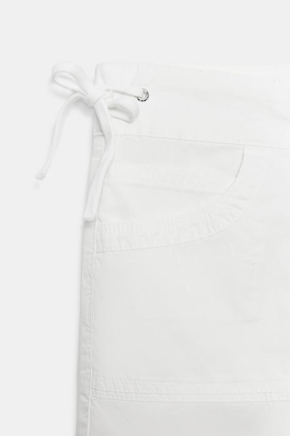 ZARA ШОРТЫ С КАРМАНАМИ И ШНУРКАМИ, БЕЛЫЙ