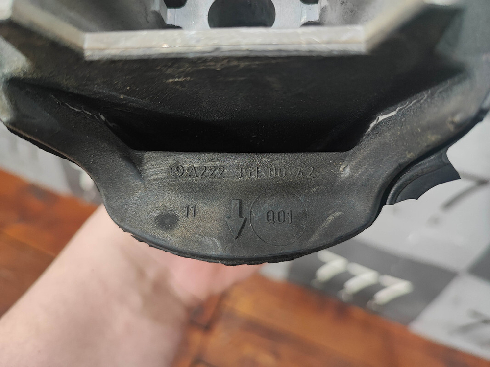 Сайлентблок заднего подрамника Mercedes S W222 13-20 Б/У Оригинал A2223510042