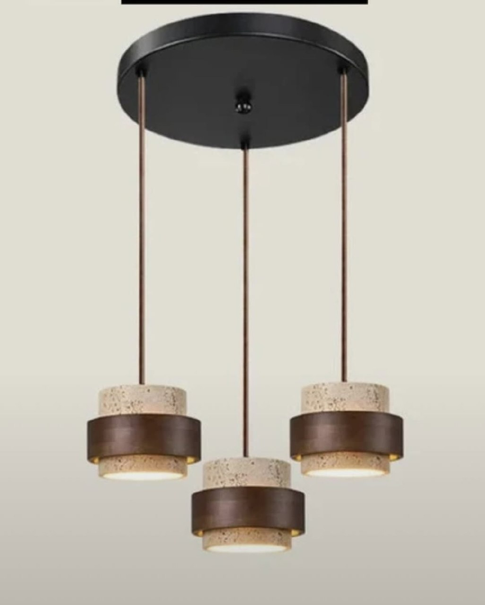 Подвесные светильники в современном стиле, выполненные из дерева и натурального травертина.