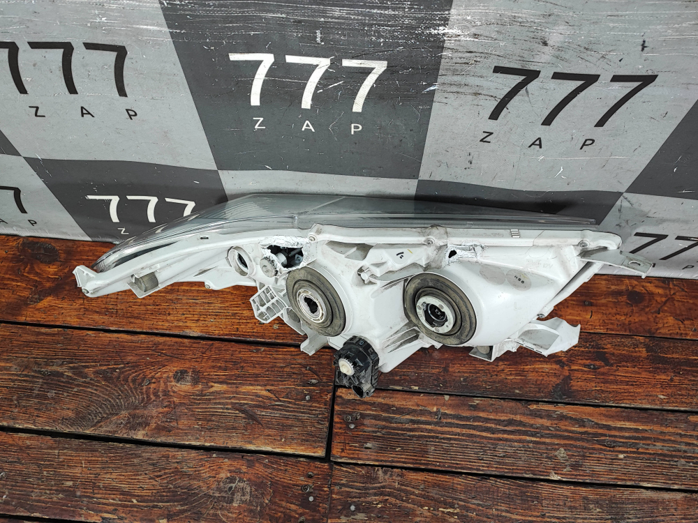 Фара левая (с дефектами) Toyota Highlander 2 (U40) 10-13 Б/У Оригинал 811500E130