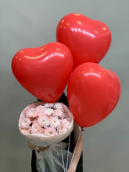 Подарочный набор Букет хризантем мини Алтай персиковый + 3 шара сердце