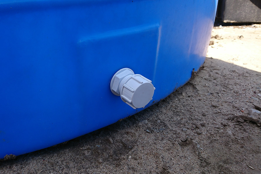 Отвод из бака в сборе (пластиковый) 1 1/4" Полимер-Групп - арт.559282