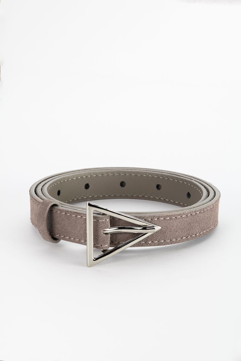 БАЗОВЫЙ ТОНКИЙ РЕМЕНЬ С ТРЕУГОЛЬНОЙ ПРЯЖКОЙ ЗАМША СЕРЫЙ