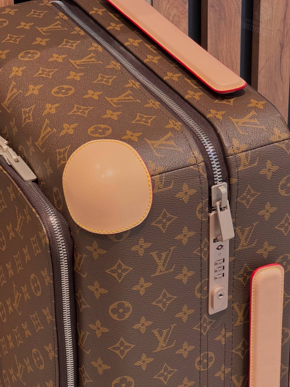 Дорожный чемодан Louis Vuitton