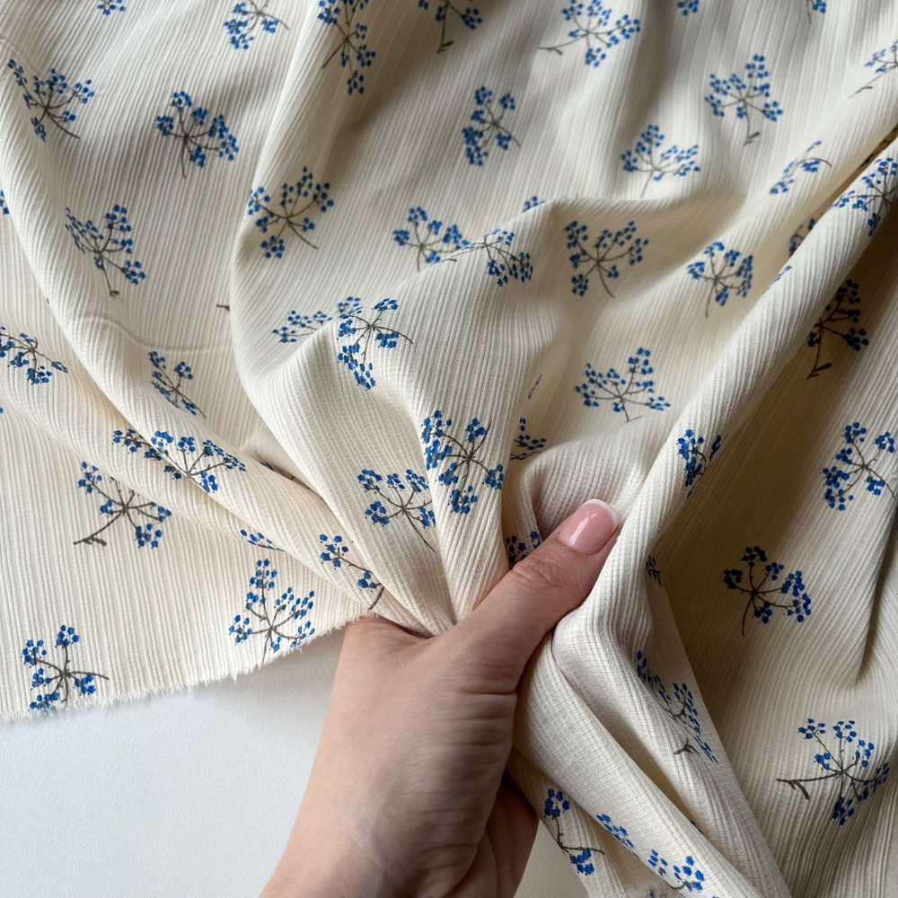 Фактурный хлопок Незабудки на светлом фоне