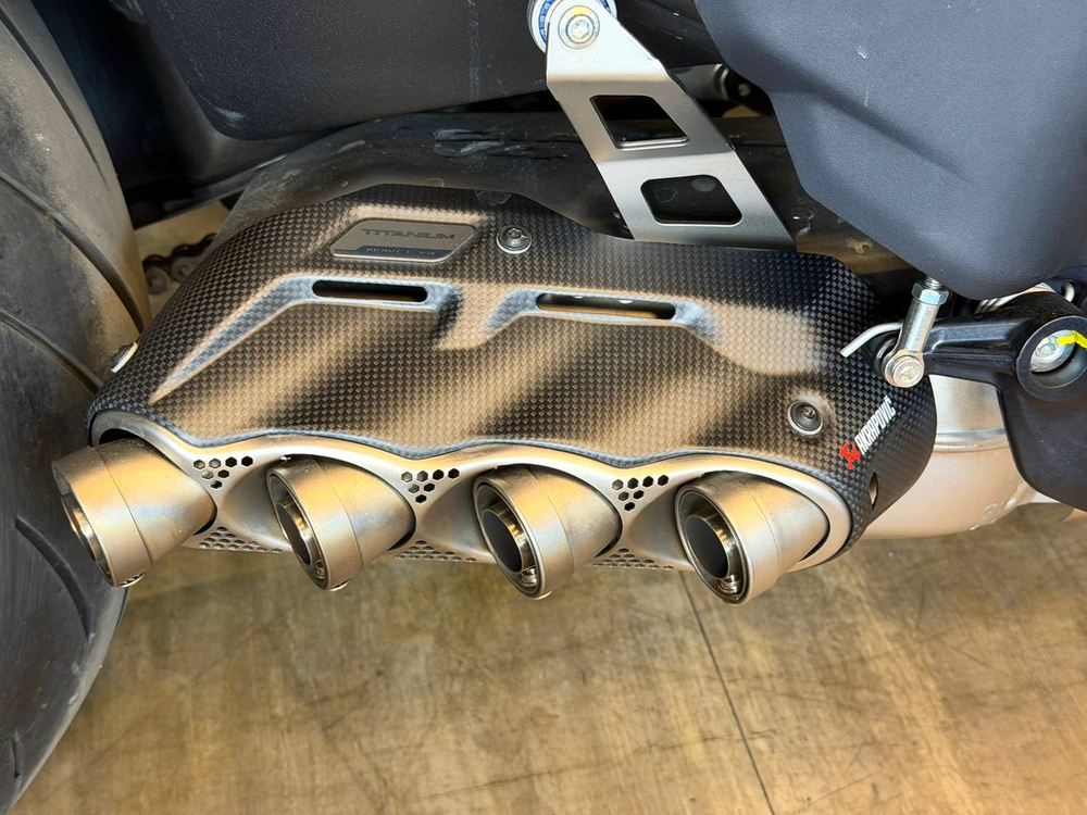 Ducati Diavel V4 (2025) + Akrapovic Titanium