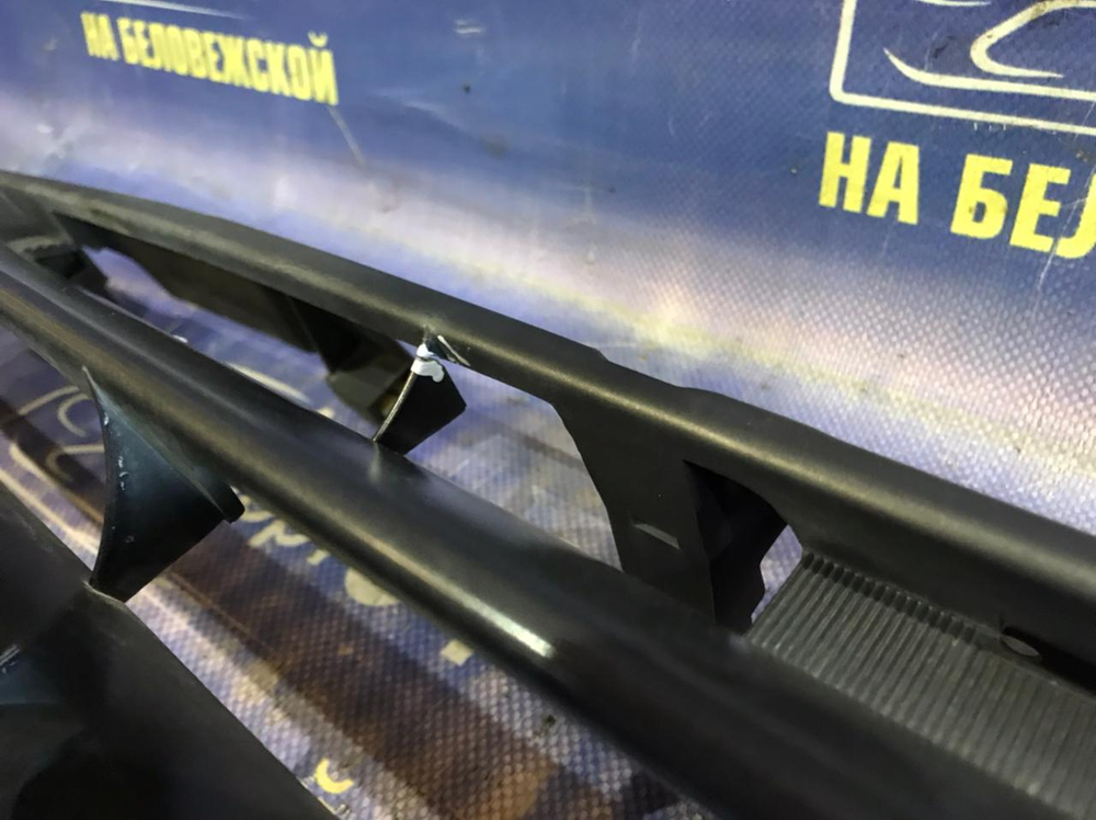 Решетка радиатора MITSUBISHI PAJERO 1999-2002