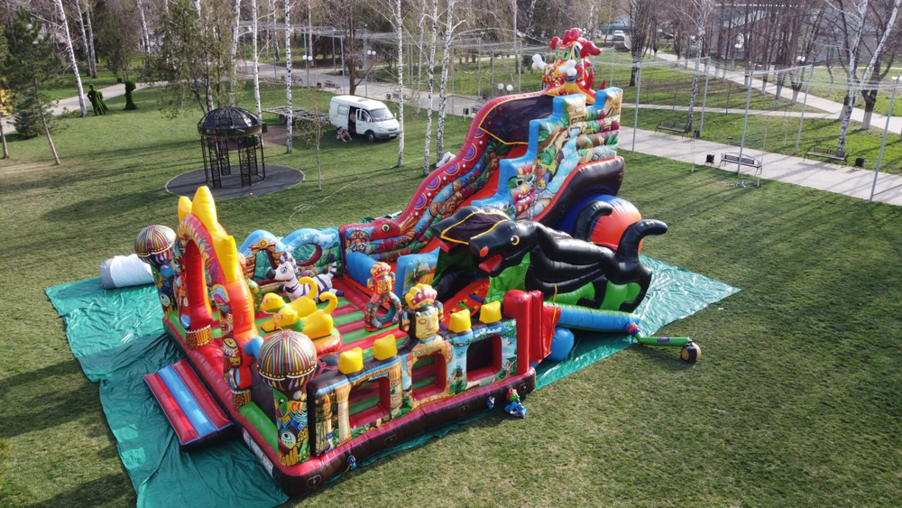 Надувной батут с горкой «Цивилизация»