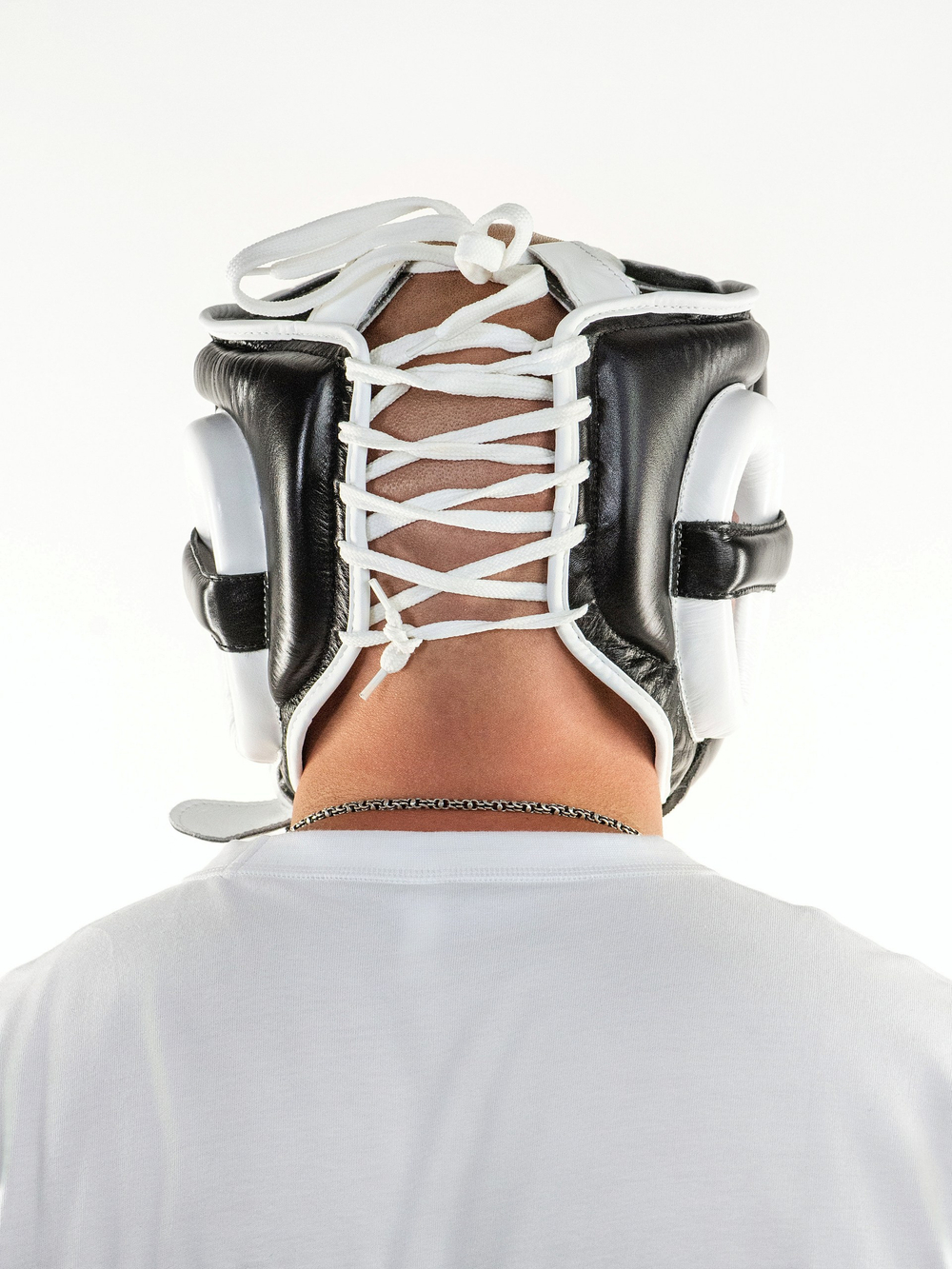 Шлем боксерский LEADERS LS с бамперной защитой (черный / белый) BK/WH