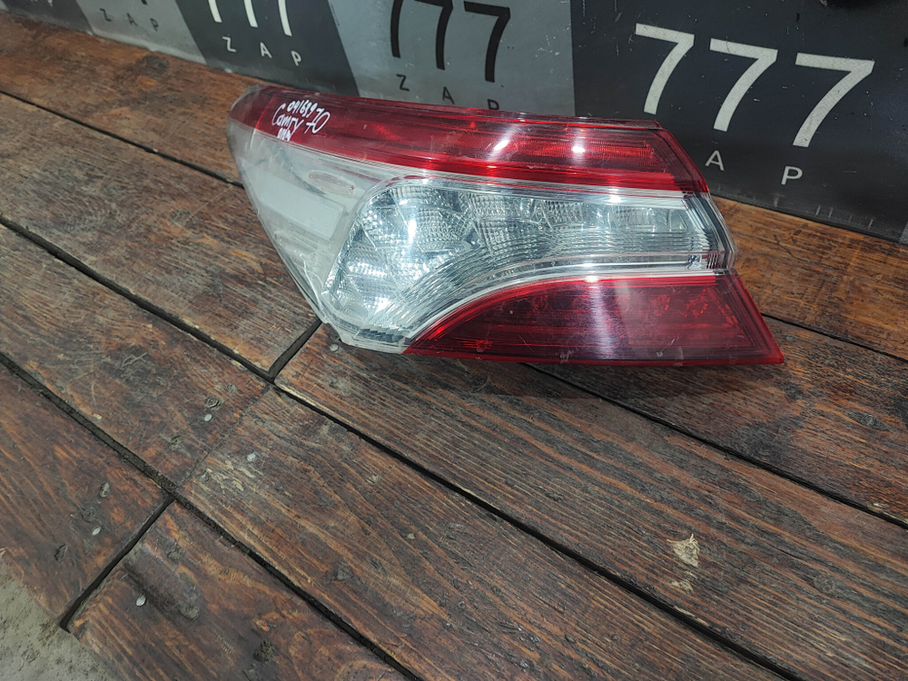 Фонарь задний левый LED Toyota Camry (XV70) 17-нв Б/У Оригинал 8156033690