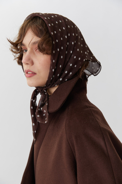 Косынка из шелка коричневая в горошек