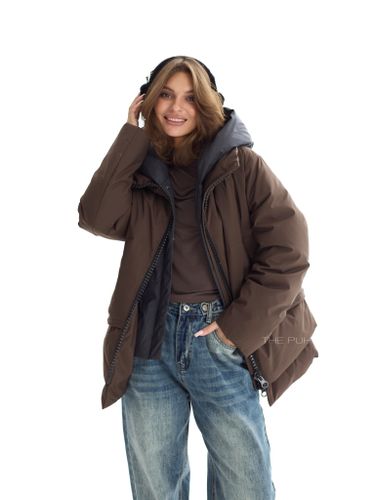 Коричневый пуховик с акцентной молнией