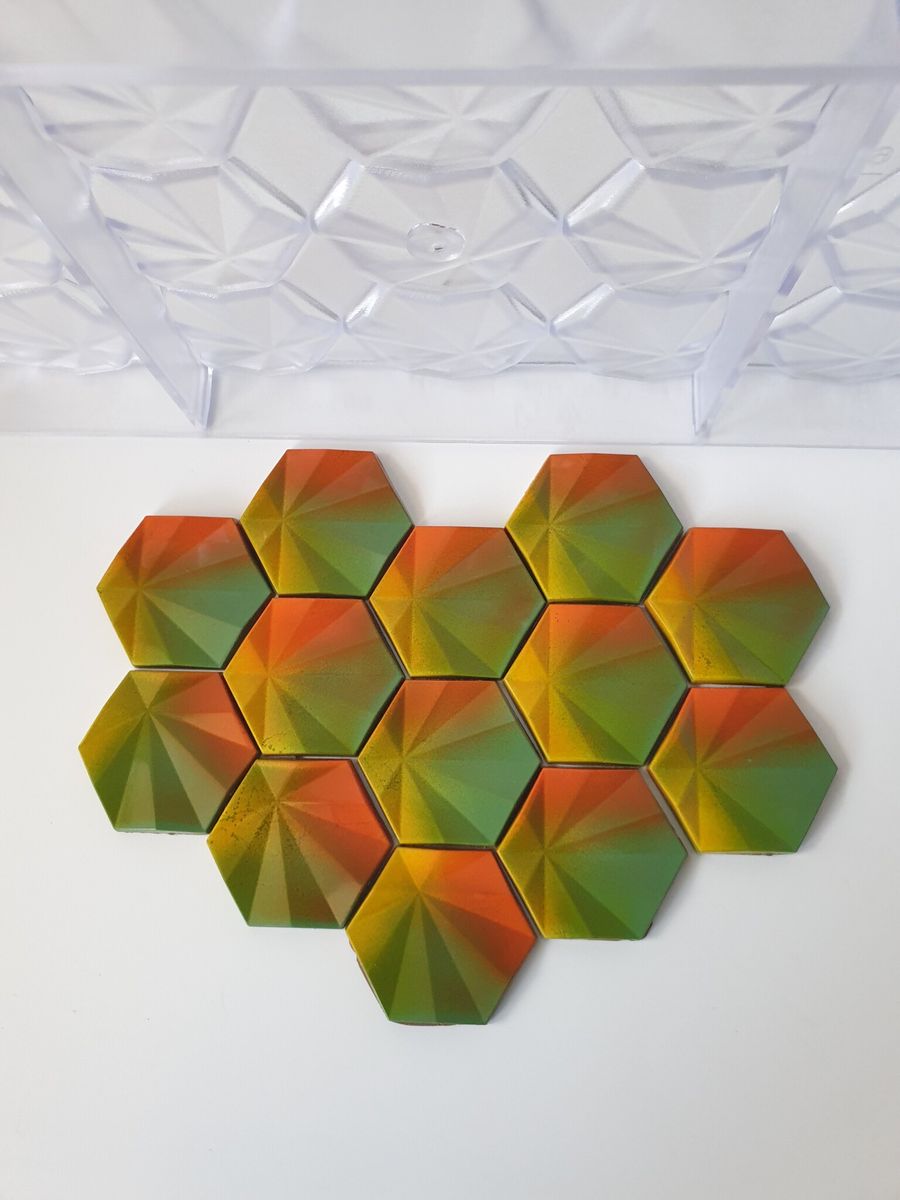 601 | Форма для шоколадных изделий "Медианты с гранями"