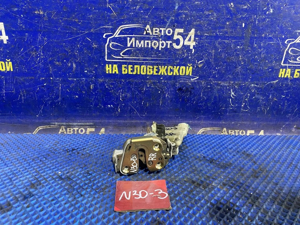 Замок двери задней правой NISSAN R'NESSA 2000