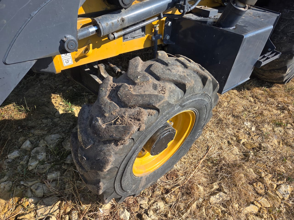 XCMG XC8* Экскаватор-погрузчик XC8-S2570  (Дизельный, 4,0 л, 100 л.с., АТ)