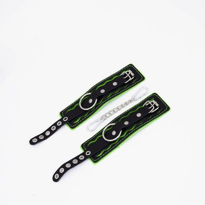 Черно-зеленые кожаные наручники с зеленой строчкой