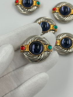 Накладка на пуговицу биколор с разноцветными кабошонами