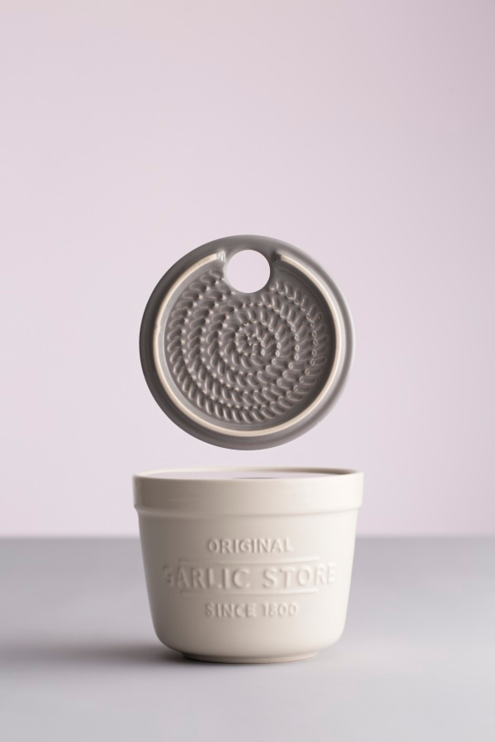 Емкость для хранения чеснока с теркой innovative kitchen