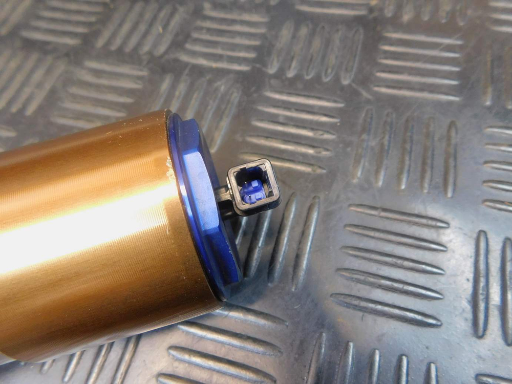 Перо вилки левое CRF1100L Africa Twin 053406