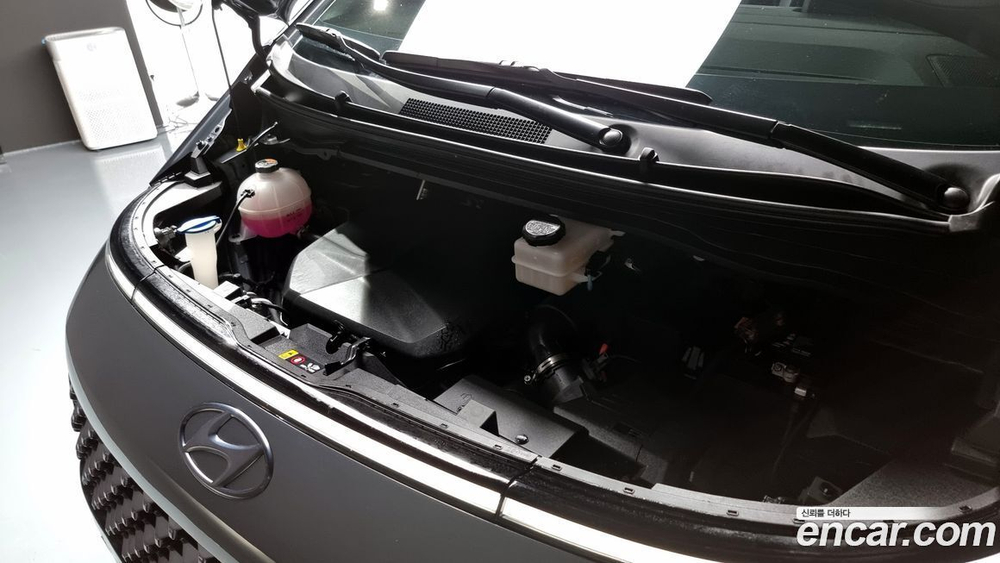 Hyundai Staria 4WD Lounge 9-и местный (11.2021)