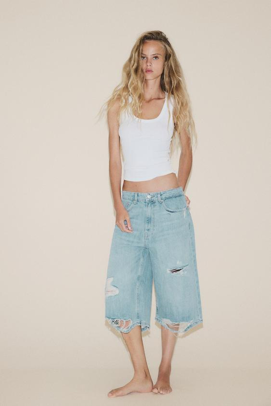 ZARA ДЖИНСОВЫЕ ШОРТЫ-БЕРМУДЫ TRF С РАЗРЕЗАМИ И НИЗКОЙ ПОСАДКОЙ, СИНИЙ