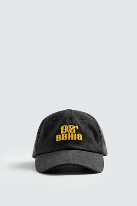 ZARA КЕПКА С КОНТРАСТНОЙ ВЫШИВКОЙ, ТЕМНО-СЕРЫЙ