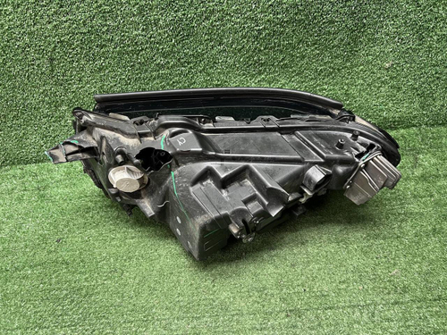 Битая Фара правая Land Cruiser 300 (21-нв) LED