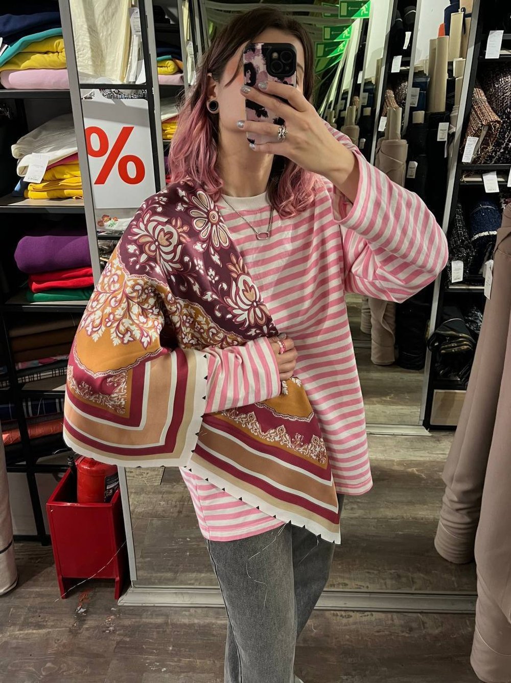 Купон шелковый Christian Dior бежево-малиновый с дизайнерским принтом