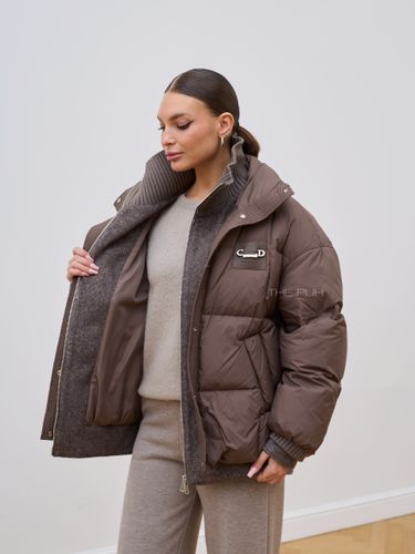 Короткий коричневый пуховик с шерстяными вставками