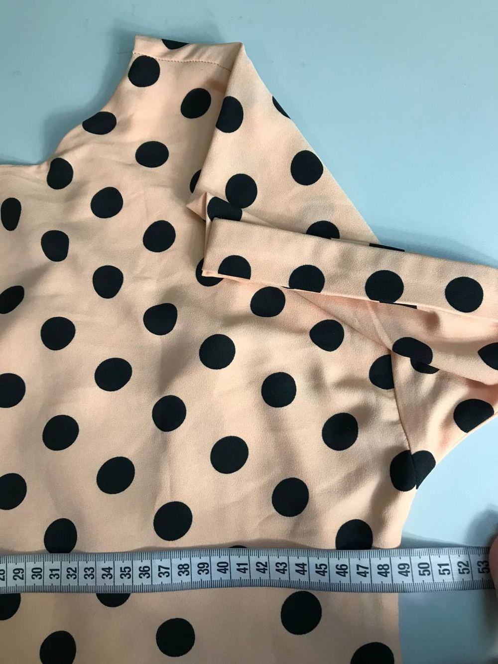 Платье ZARINA в контрастный горох с глубоким вырезом на спине 44 размер