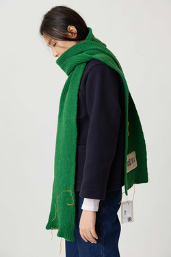 Шарф зелёный "ВСЁ ТУТ" УСТА К УСТАМ + "Полторы комнаты"