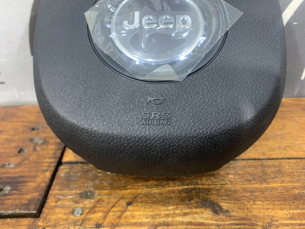 Подушка безопасности в руль Jeep Cherokee (KL) Новая Оригинал P1VR14DX9AG
