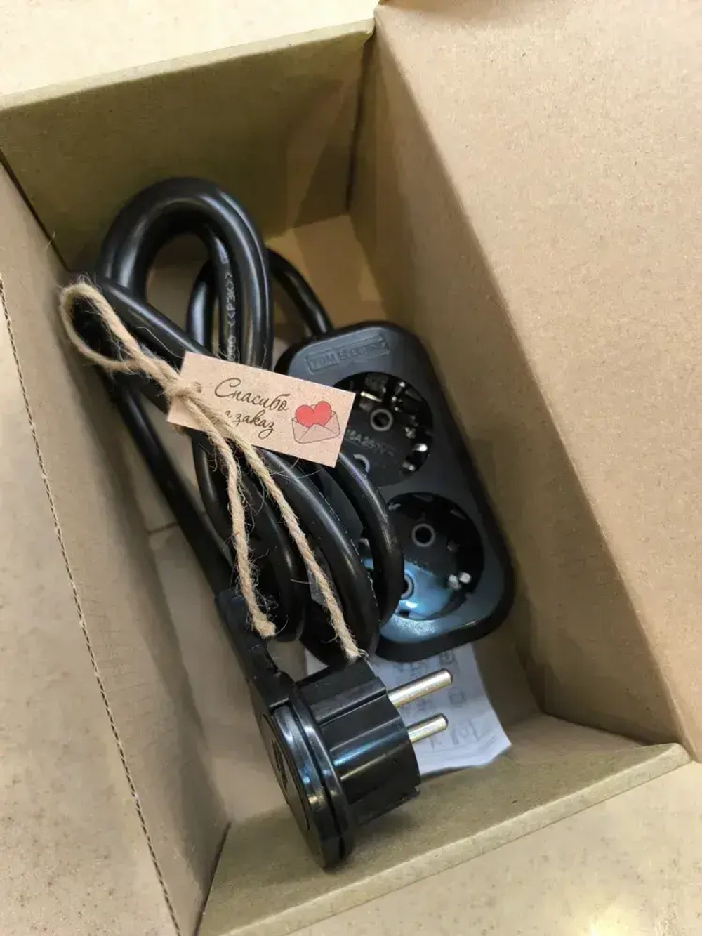 Удлинитель электрический с заземлением 2 розетки 3 метра с плоской потайной вилкой невидимкой