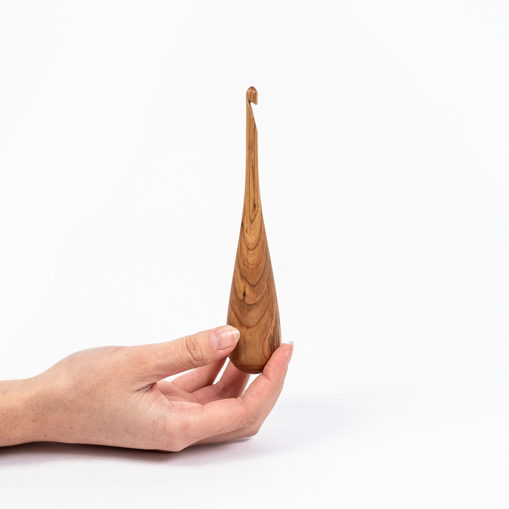 Деревянный крючок для вязания из древесины вишни 6 мм. Вязальный крючок. K152