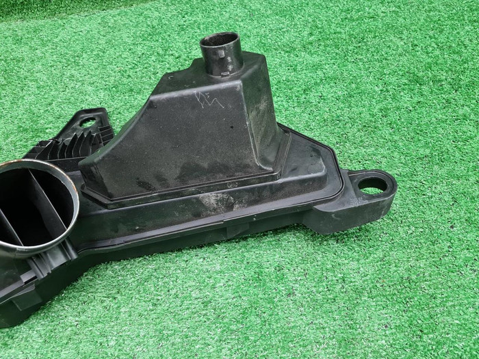 Резонатор воздушного фильтра BMW 3er F30 (11-20)