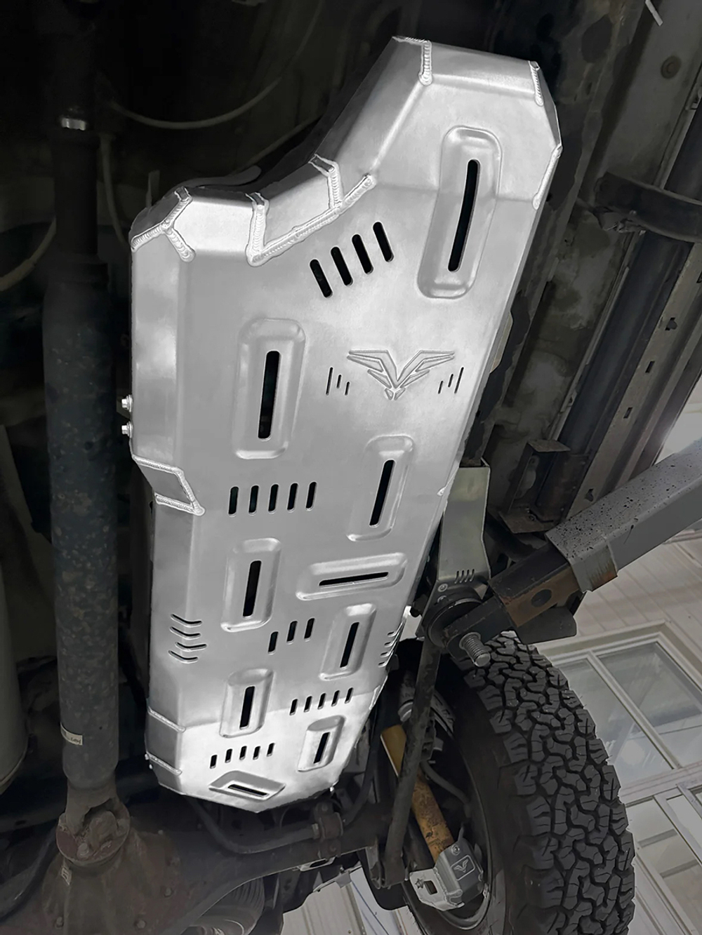 Защита Falcon топливного бака для Toyota Land Cruiser 150 4-го поколения (бензин, TX/VX), алюминий, 5 мм