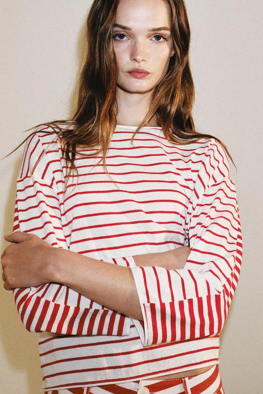 ZARA ФУТБОЛКА В ПОЛОСКУ В СТИЛЕ РУСТИК, КРАСНАЯ ПОЛОСКА