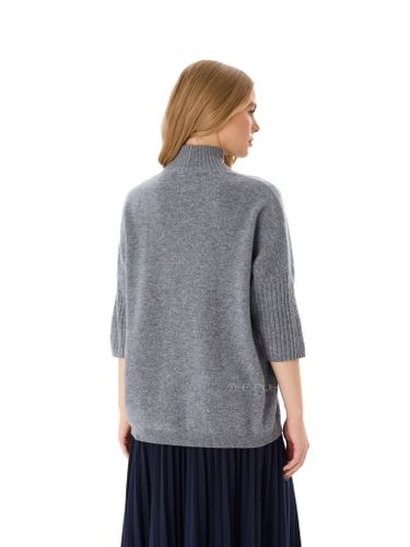 Шерстяной серый джемпер с коротким рукавом