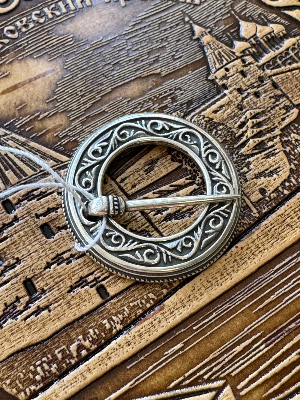 Брошь "Фибула" ажурная