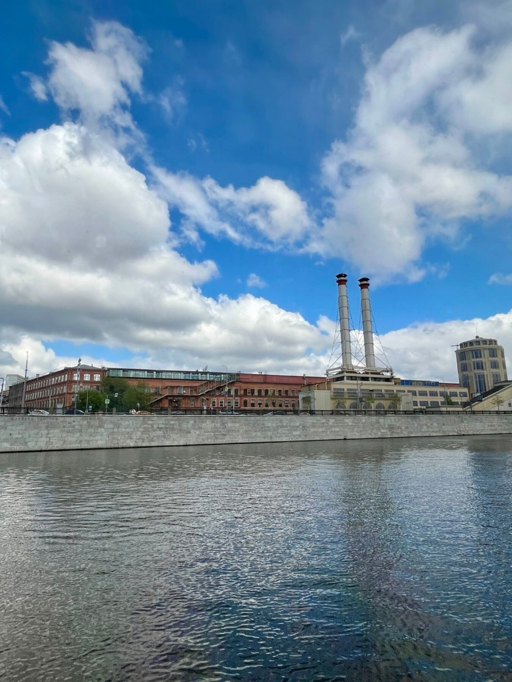 «От Мухиной горы до Филей: речной маршрут сквозь века» - круглогодичная экскурсия на электросудне по Москве-реке.