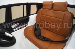 Детский электромобиль River Toys Mercedes-Benz GLK300 белый