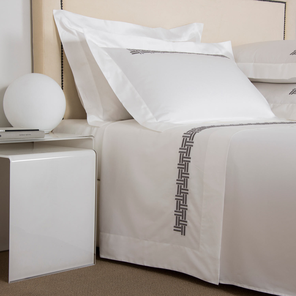 Постельное белье Frette Basket Weave Embroidery Milk/Grey (240 x 220 см)