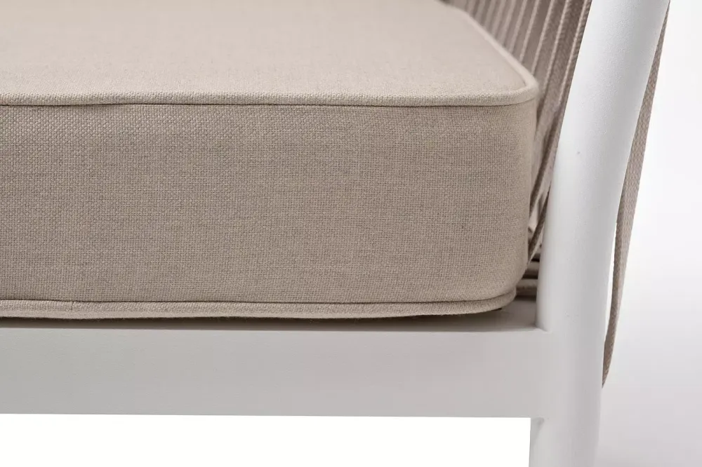 "Касабланка" кресло плетеное из роупа, каркас алюминий белый муар, роуп бежевый 20мм, ткань бежевая 15052