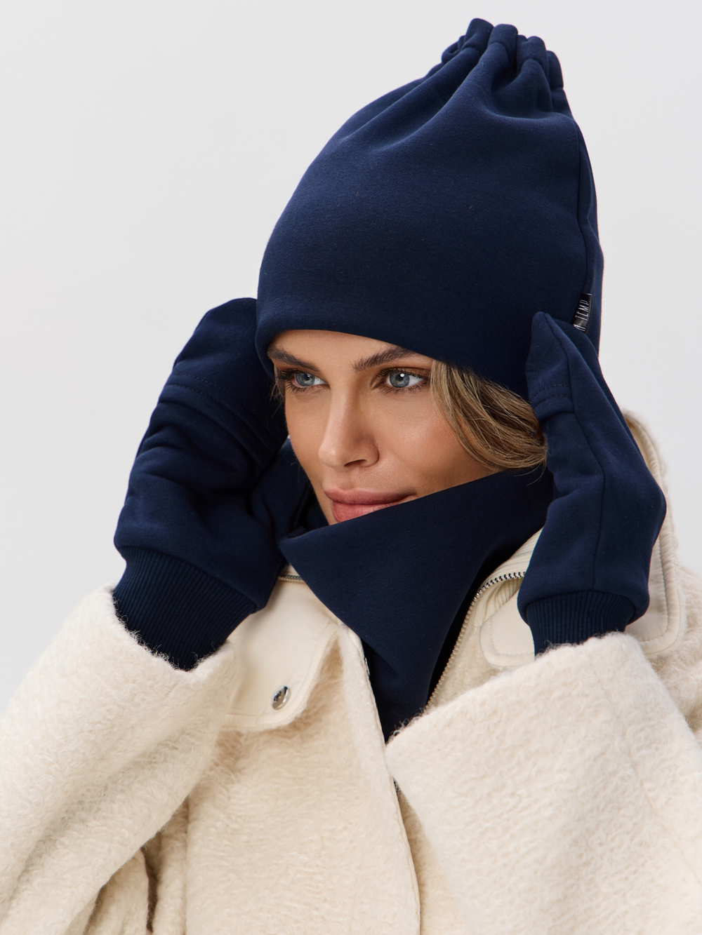 Шапка бини с начесом для хвоста, дред и кос