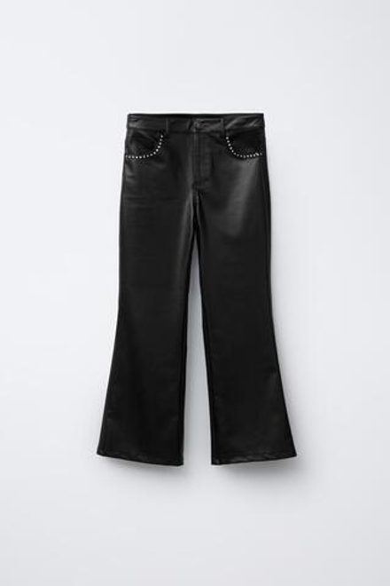ZARA РАСКЛЕШЕННЫЕ БРЮКИ ИЗ ИСКУССТВЕННОЙ КОЖИ С ЗАКЛЕПКАМИ, ЧЕРНЫЙ